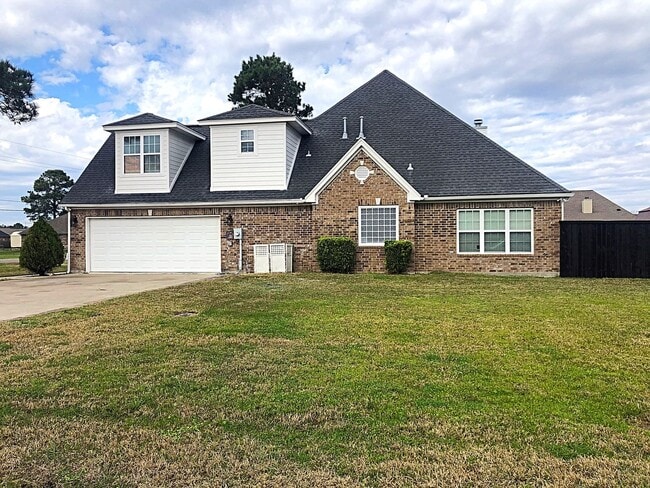 Photo - 305 Tyler Dr