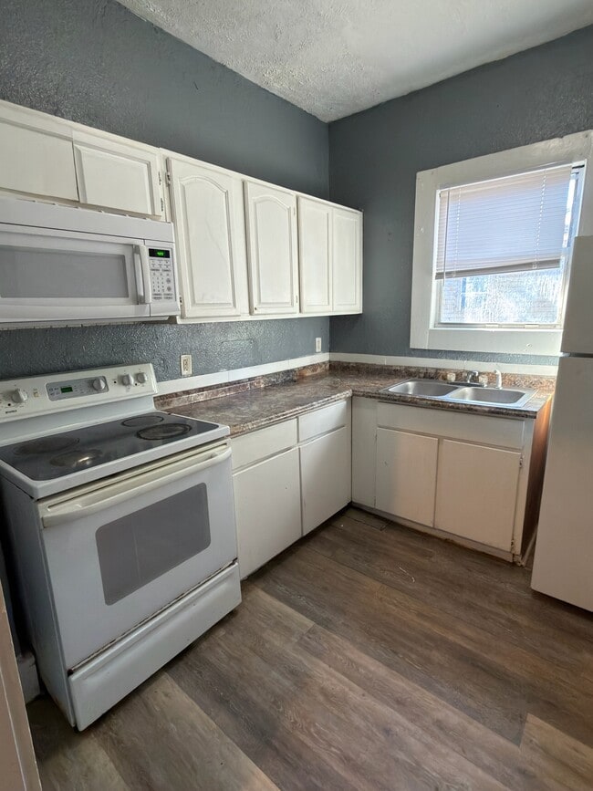 Photo - 1653 W 35th St