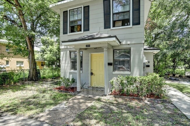 Building Photo - 1491 W 5th St Rental