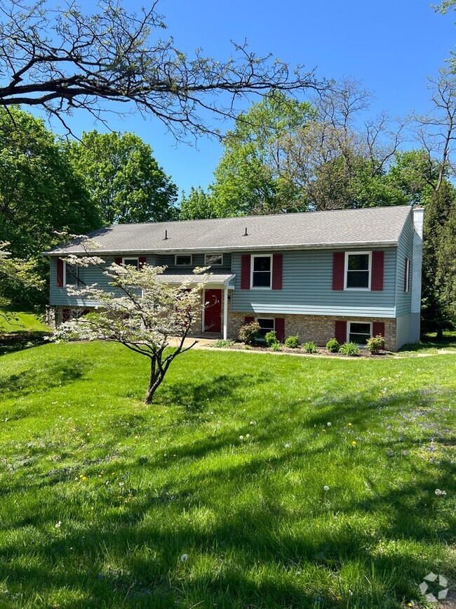Building Photo - Spacious & Stylish 3-Bedroom 1.5 Bath Hous... Rental