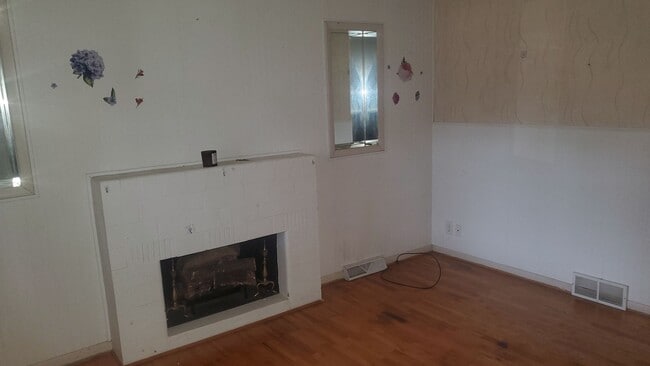 Photo - 534 W 3rd St