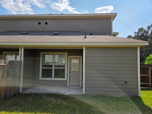 Building Photo - 9914 Grosbeak Ln