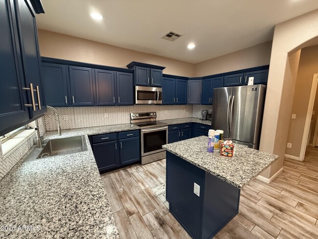 1011 E Redwood Dr