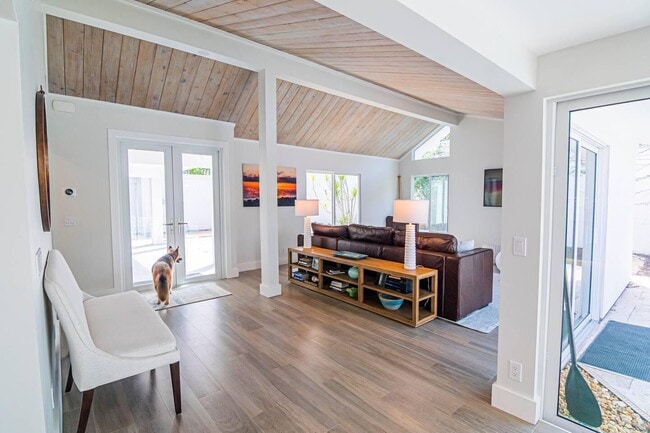 Photo - 103 W Sandpiper Cir