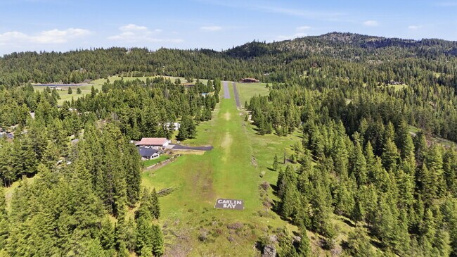 2BR, 2BTH Executive Log Cabin Living Overlooking Carlin Bay on Lake Coeur d'Alene