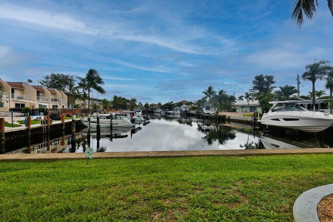 Photo - 361 SE 19th Ave Unidad 12 Rental