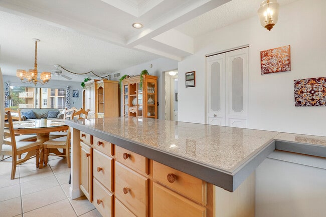 Photo - 308 Golfview Rd Unit 201
