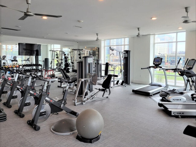 Photo - 424 W Trade St Unit SI ID1344188P