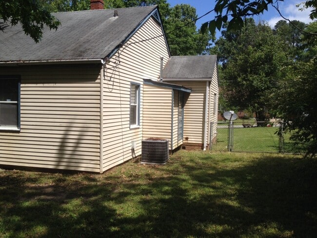 Photo - **AVAILABLE NOW**East Columbus 2 Bedroom / 1 Bathroom Home for Rent***