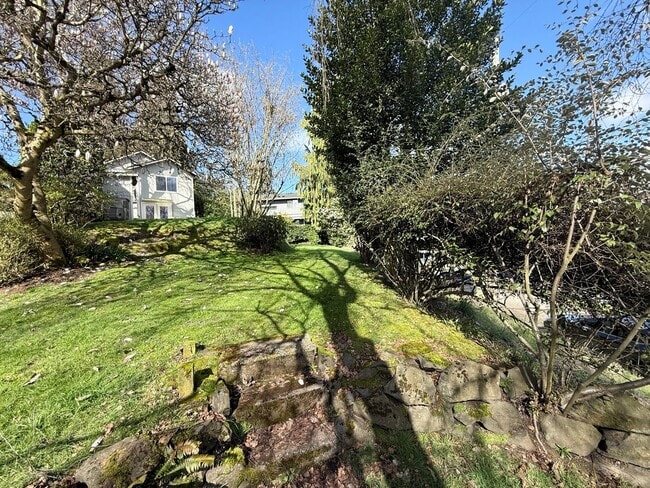 Building Photo - North Queen Anne Home