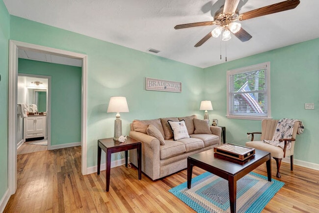 Photo - 1418 29th St W Unidad SI ID1591398P