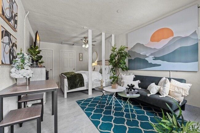 Building Photo - 12101 Everglades St Unit 7