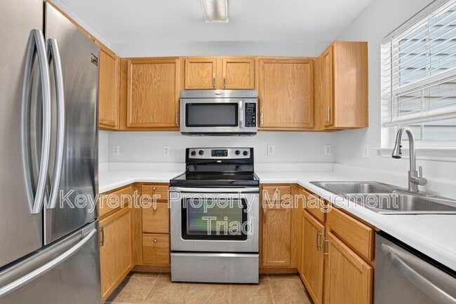 Photo - 104 Tannenbaum Cir
