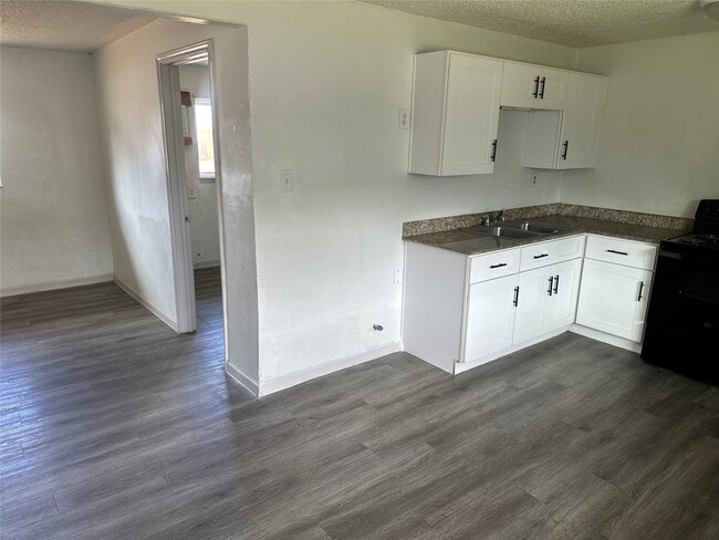 Photo - 5405 Suez St