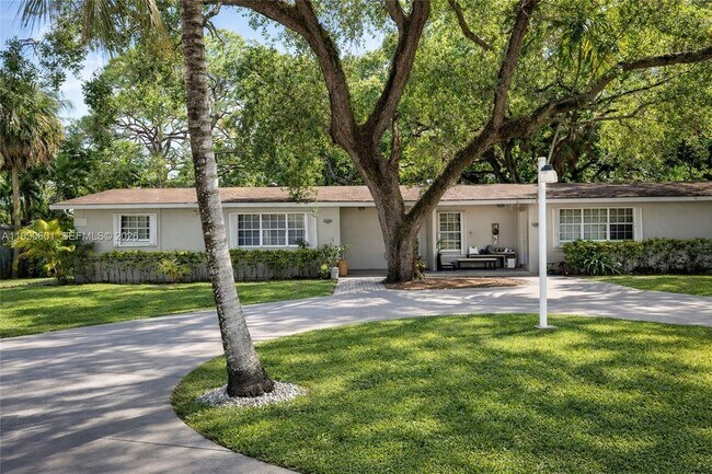 Building Photo - 1762 NE 145th St Unit 1760