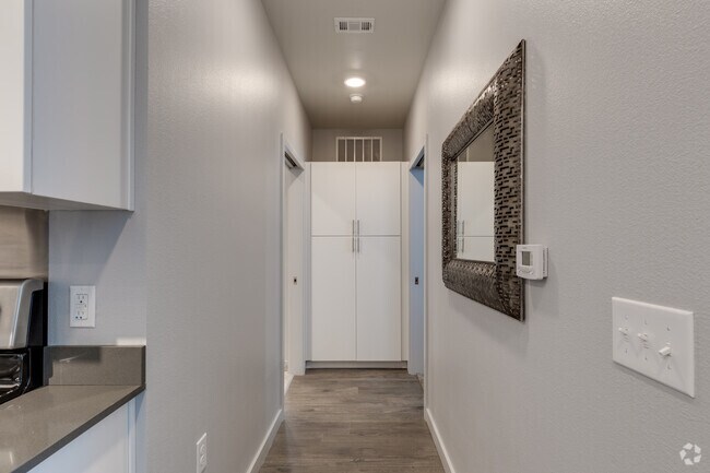 1BR, 1BA - 680SF