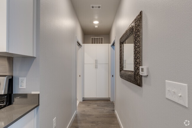 1BR, 1BA - 680SF - New Page West Apartments