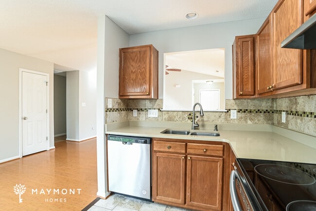 Photo - 2428 Fairstone Ave