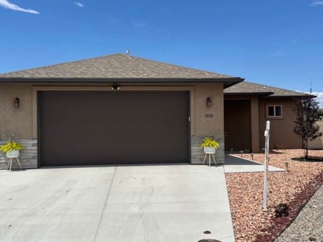 CUTE 3 BED, 2 BATH HOUSE Spacious inside a... - CUTE 3 BED, 2 BATH HOUSE Spacious inside a...