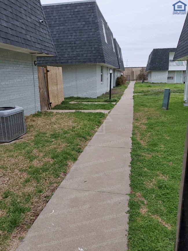 Photo - 2111 NW Lindy Ave House