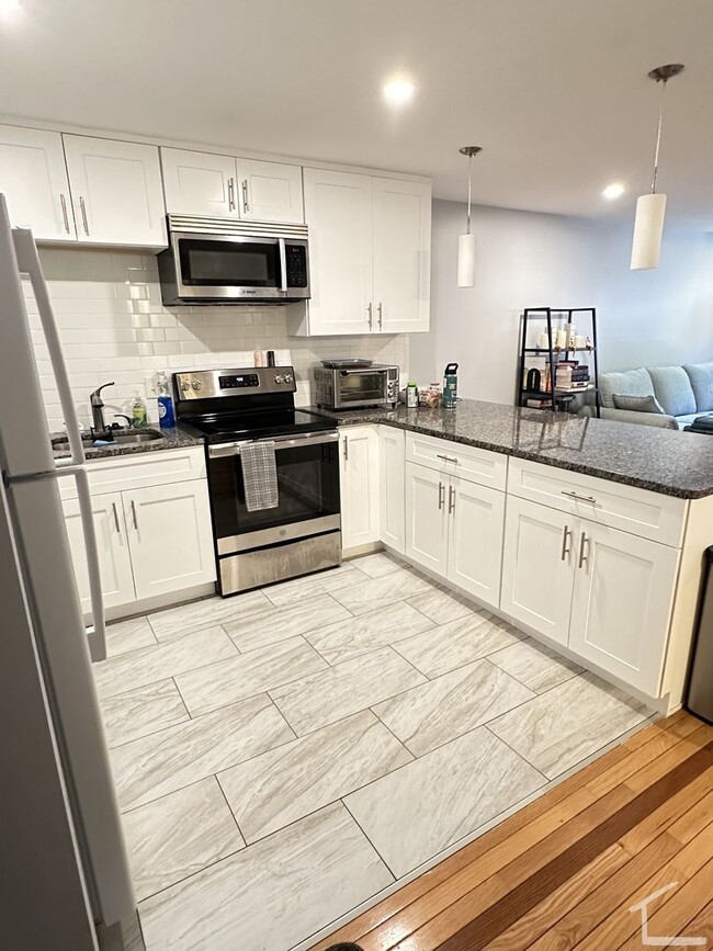Building Photo - Awesome 1 bed 1 bath in Brighton....