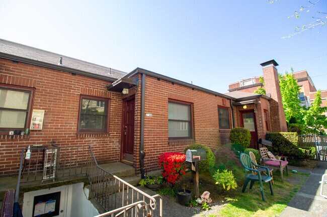 Front Door - Gardner Court Rental