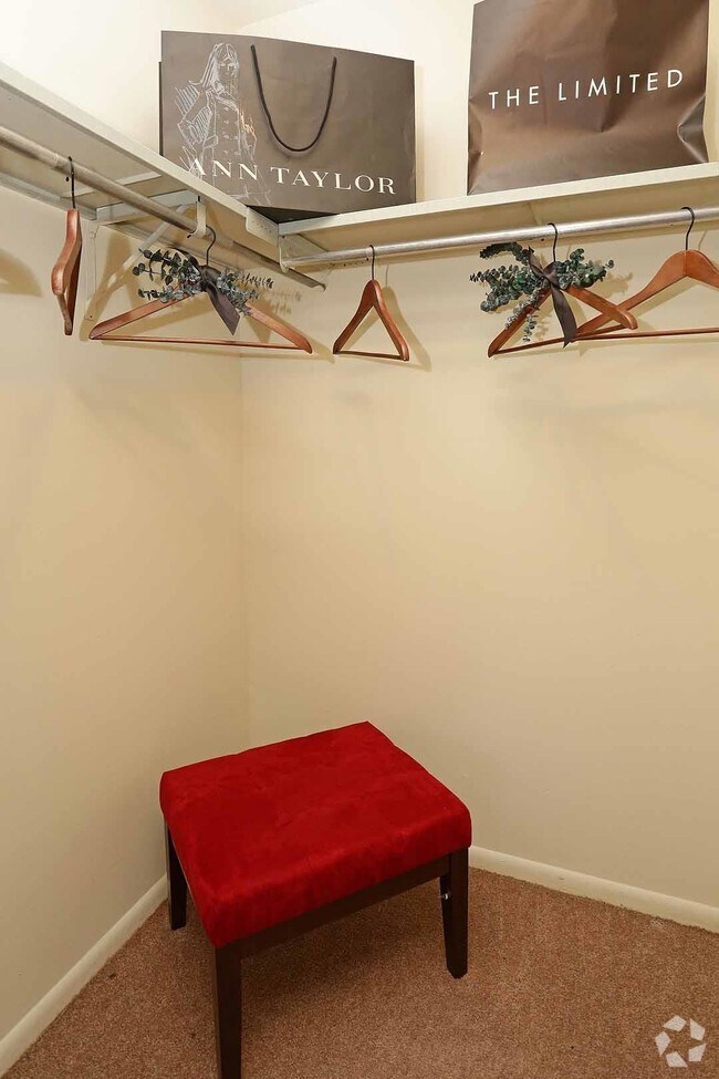 Paddock Village Apartments Florissant, MO