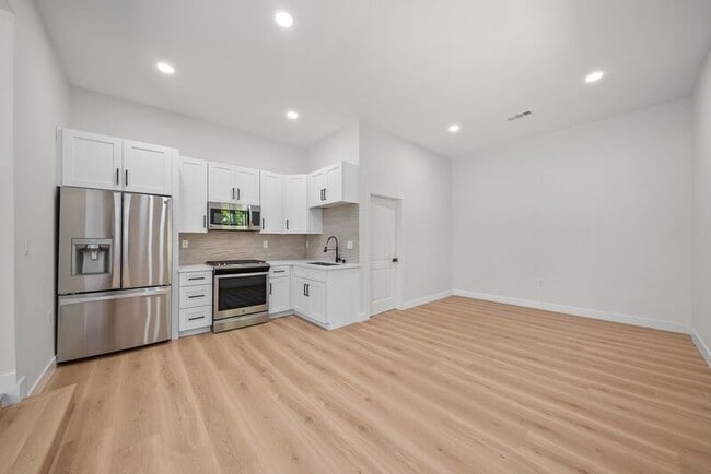 Building Photo - 2333 Ridgeview Drive