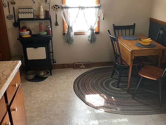 Photo - 205 N Illini St