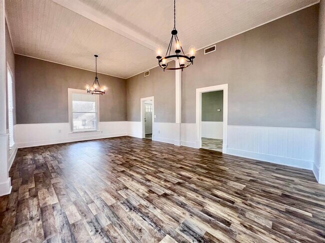 Photo - 622 Holbrook St