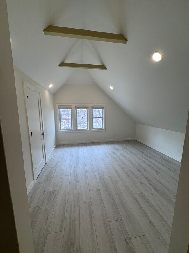 Photo - Unicorn Unit