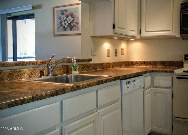 Building Photo - 5136 N 31st Pl Unit 621