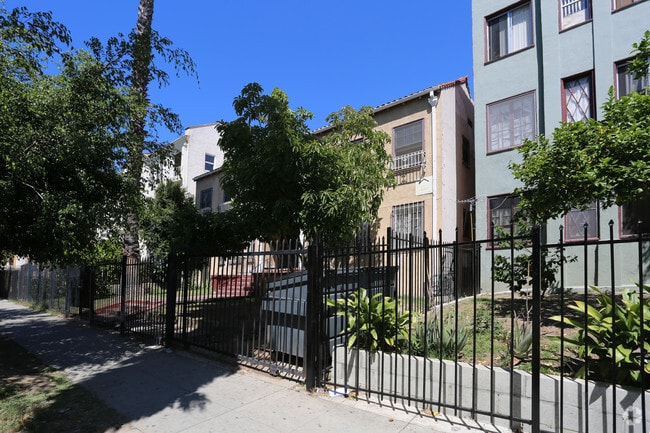240 S Catalina St