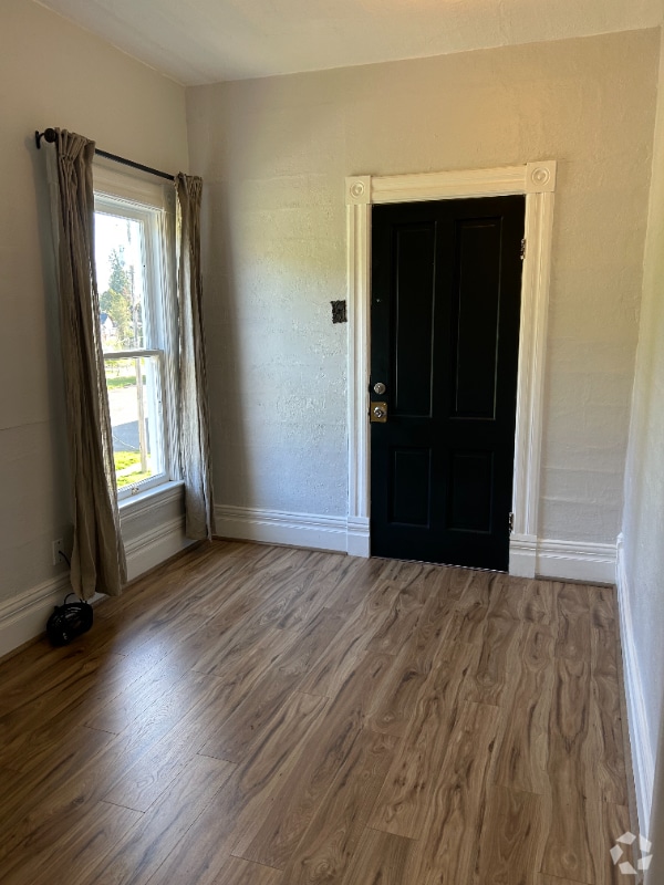 Building Photo - 1019 N H St Rental