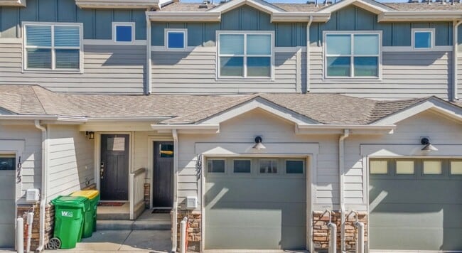 Photo - 1071 Oak Cir Townhome