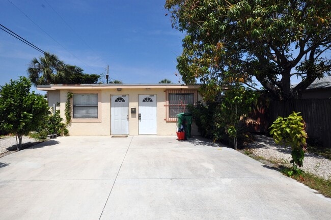 Building Photo - 2327 Avenue E Unit South  A