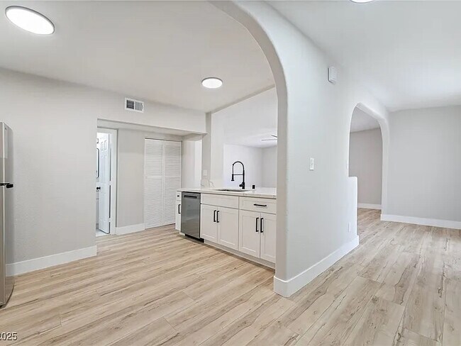 Photo - 2221 Ellis St