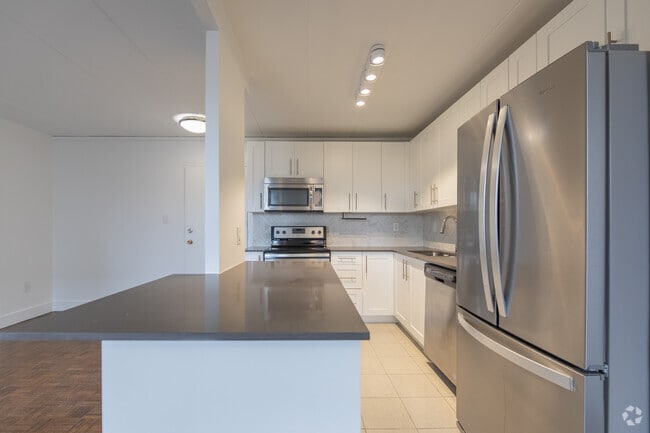 2BR, 1BA - 800SF - Kitchen