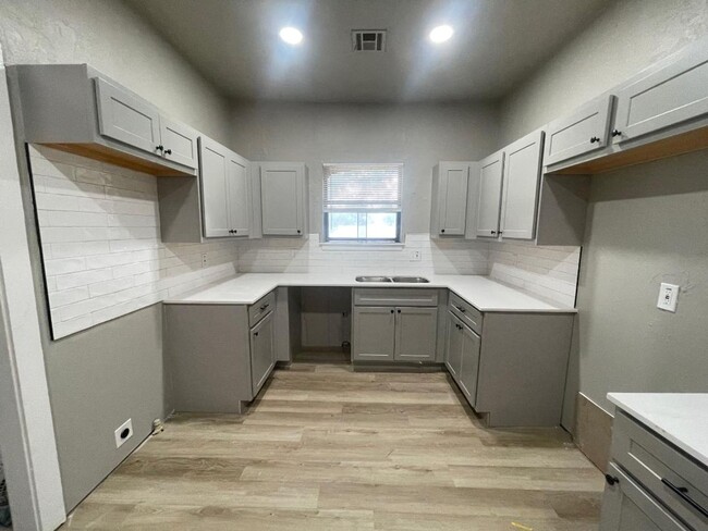 Photo - ADORABLE 2 BED 1 BATH HOME FOR LEASE!!