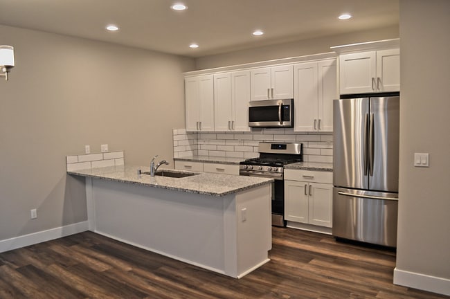 Photo - 6911 Lennon Ln NE