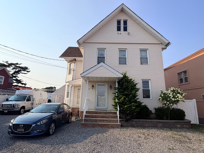 14 Oakwood Ave