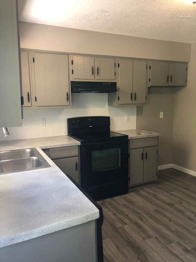 Photo - Newly remodeled 2 bedroom duplex in SW Spr...