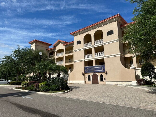 Building Photo - THE BEST OF CONDO LIVING IN LAKEWOOD RANCH! Unit 401