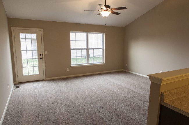 Living Room - 3612 Chardonnay Ct Unidad 0