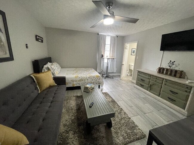 1238 S State Ave Unit 4