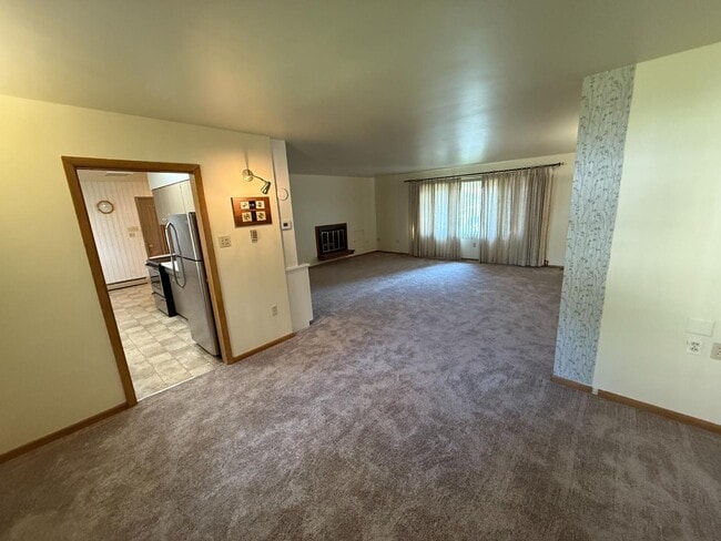 Building Photo - 213 S Monroe St Rental