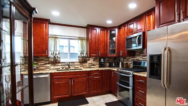 Photo - 133 E 140th St