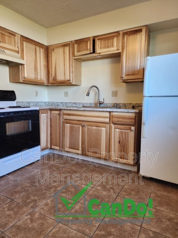 Photo - 230 Carol Dr Unit #4