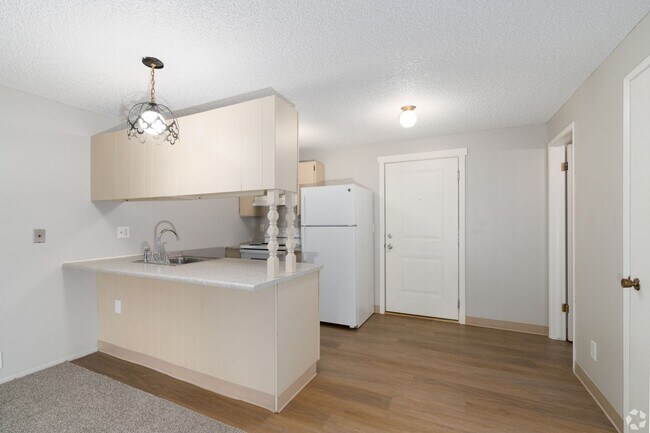 Photo - Rosewood Club Apts