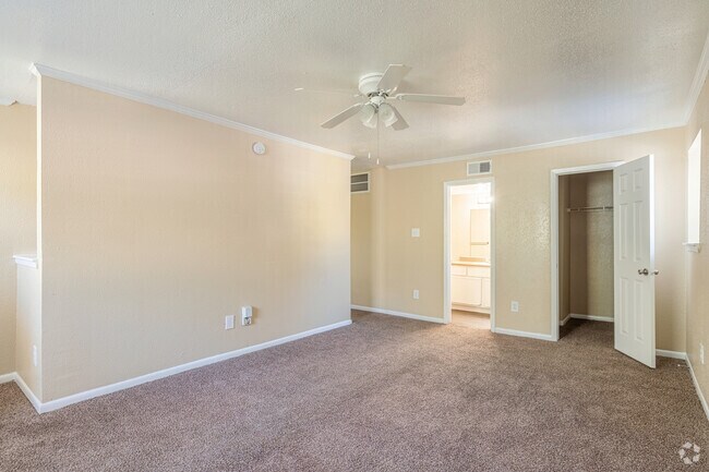1BR, 1.5BA - 790SF